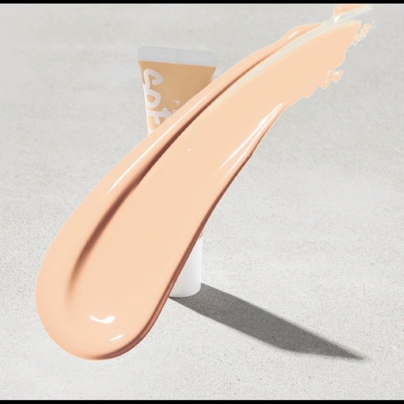 Fenty Beauty Other - Fenty Beauty by Rihanna pro Filt’r hydrating longwear foundation